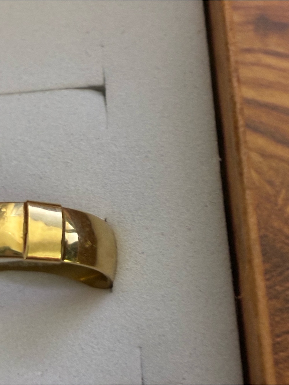 Milor 18k gold Women's Band Ring with  Diagonal diamonds Accent - Picture 4 of 9